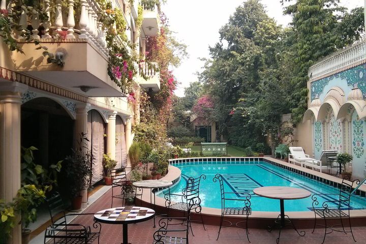 Hotel Pool