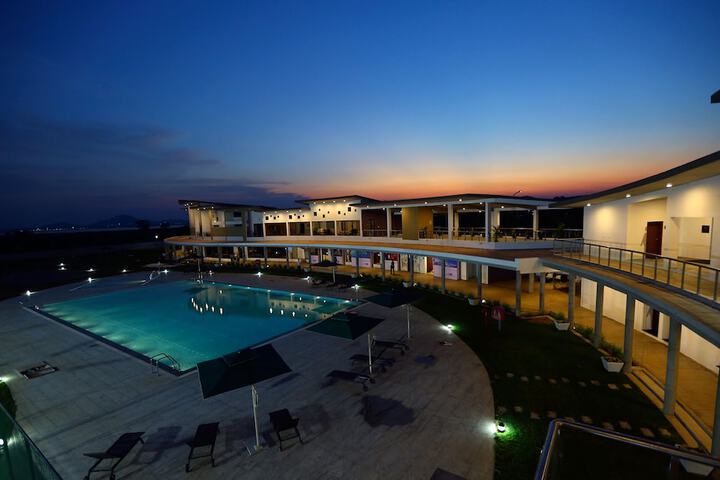 MWC Club by Downtown
