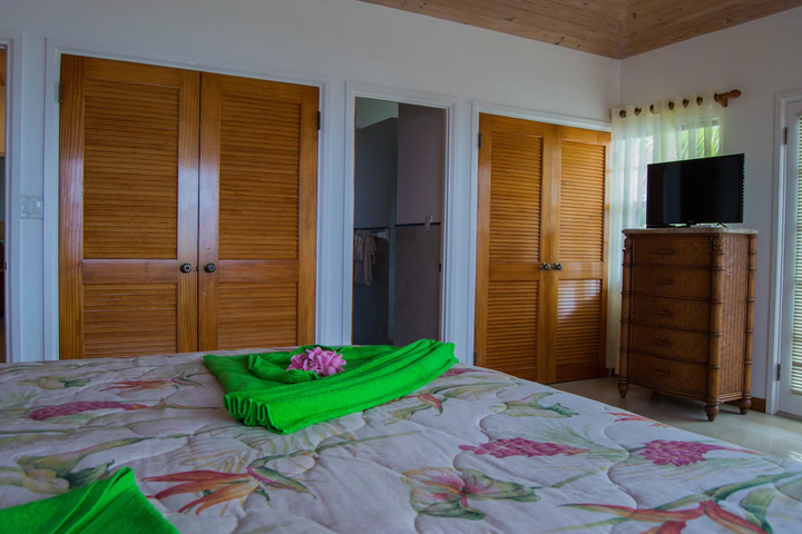 Room 6 of 8