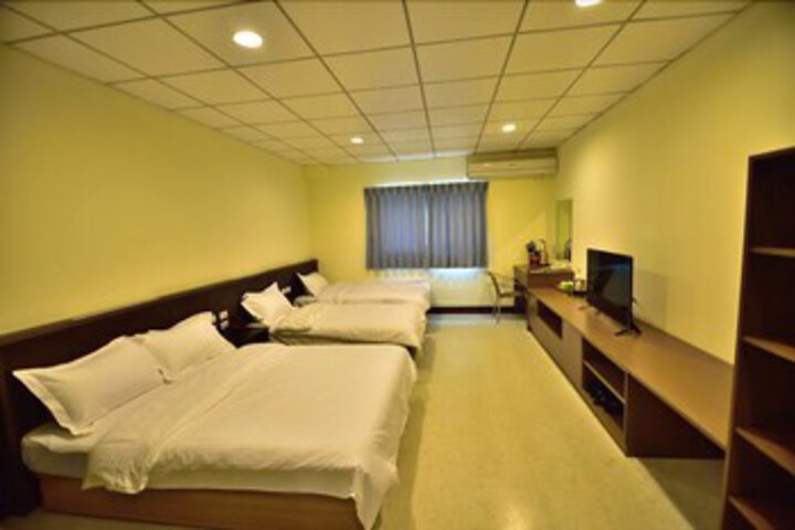 Room 9 of 10