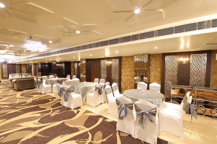 Ballroom/Hall 45 of 82