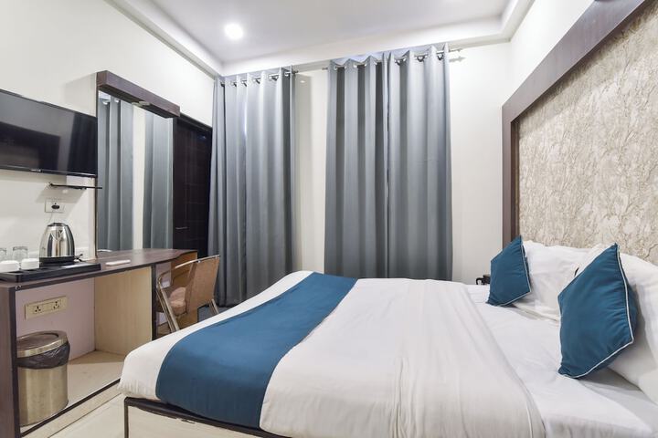 Room 9 of 37