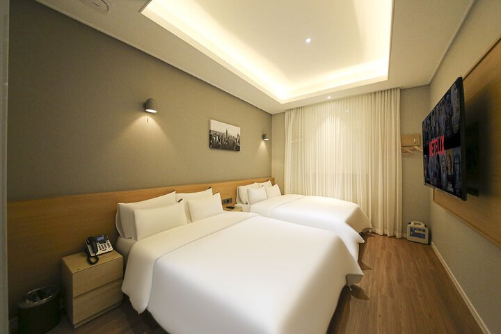 Room 13 of 39