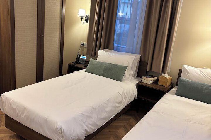 Room 7 of 115