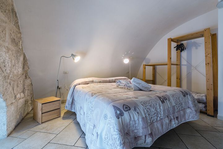 Room 10 of 12