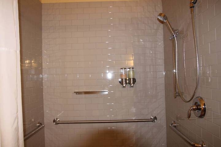 Room 14 of 18