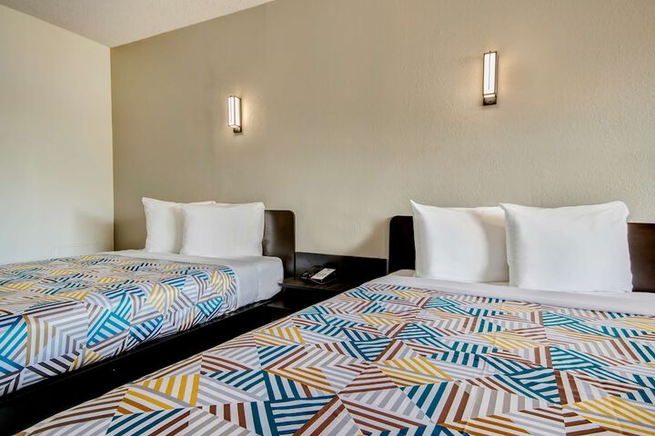 2 Double Beds (11 of 20)