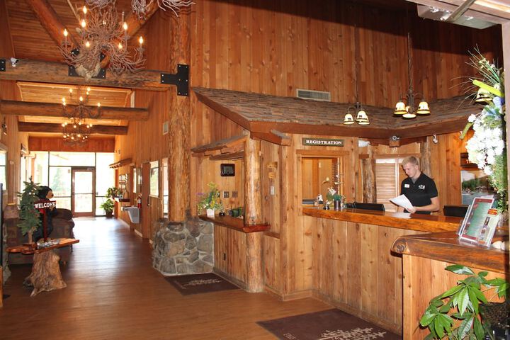 Entrance & Lobby
