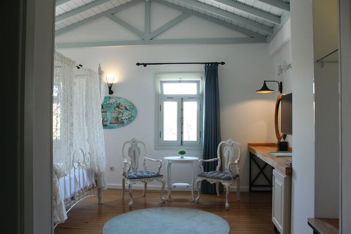 Room 9 of 25