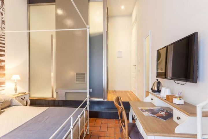Room 9 of 43