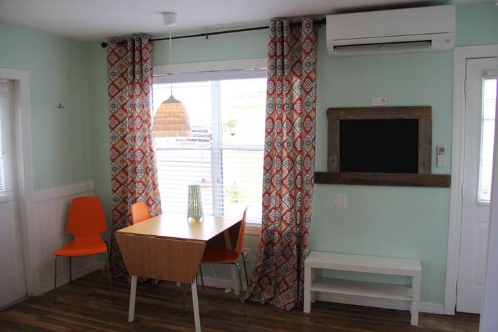 Room 3 of 142