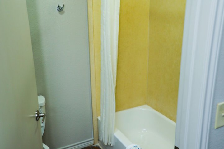 Room 17 of 34