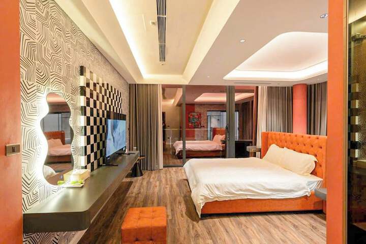 Room 76 of 168