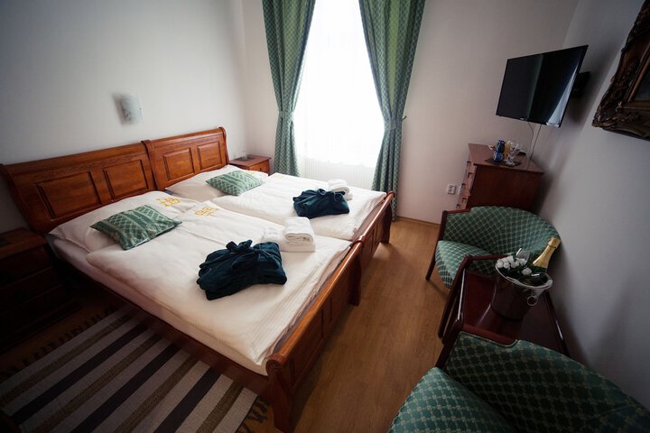 Room 4 of 35