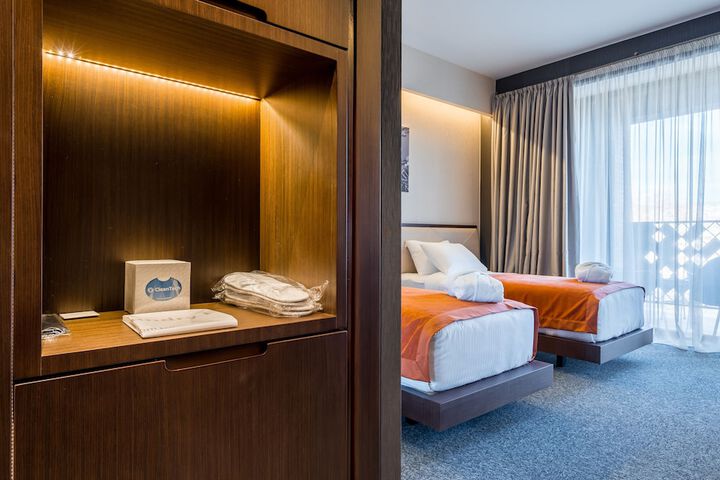 Room 10 of 35