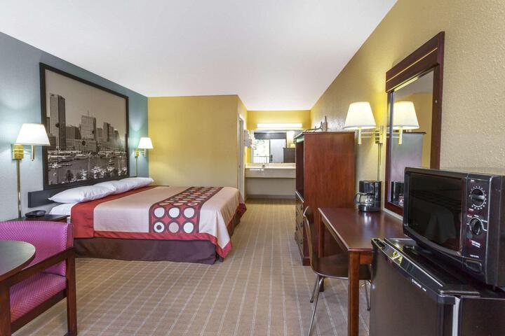1 King Bed (10 of 13)