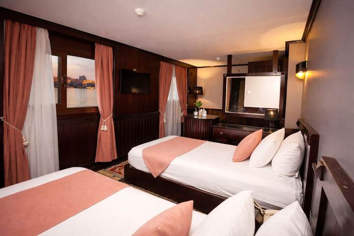 Room 7 of 32