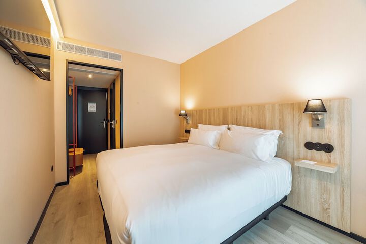 Room 9 of 46