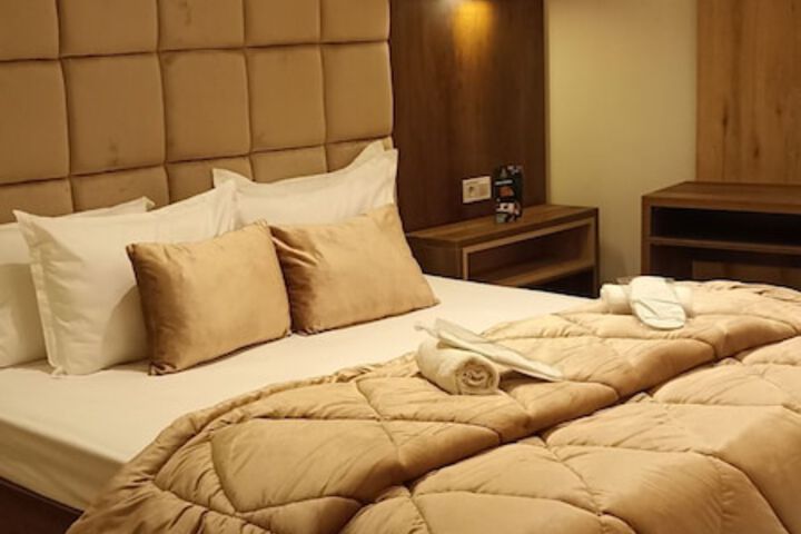 Room 5 of 18