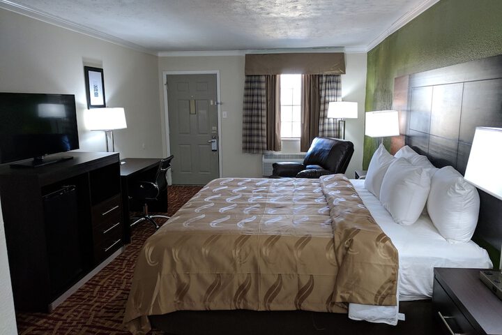 1 King Bed (12 of 12)