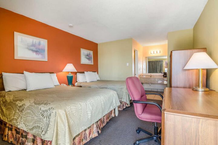 Room 10 of 29