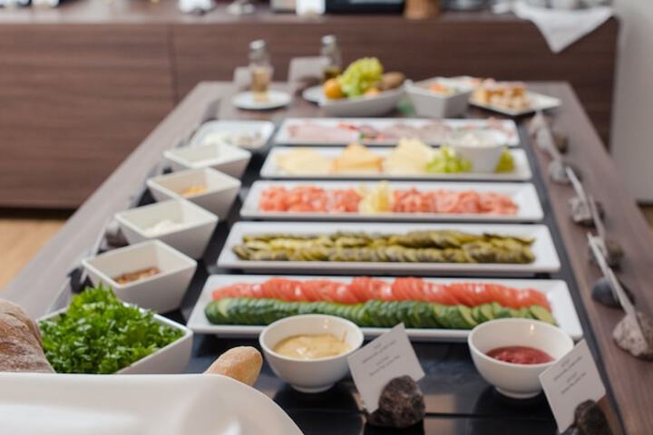 Dining 56 of 80