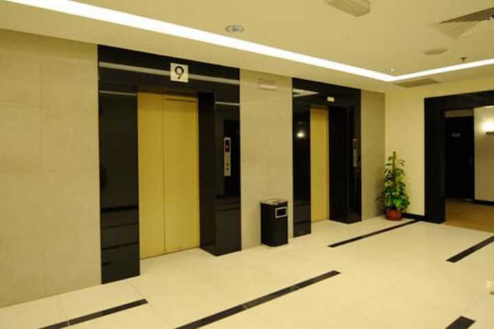 Ballroom/Hall 69 of 74