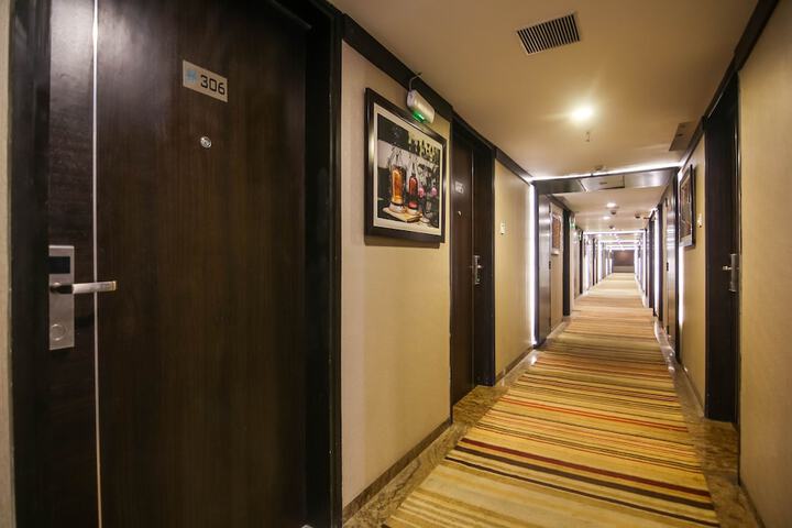 Ballroom/Hall 57 of 64