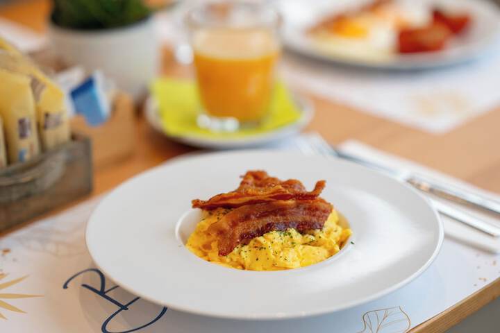 Breakfast/Coffee Service 64 of 96