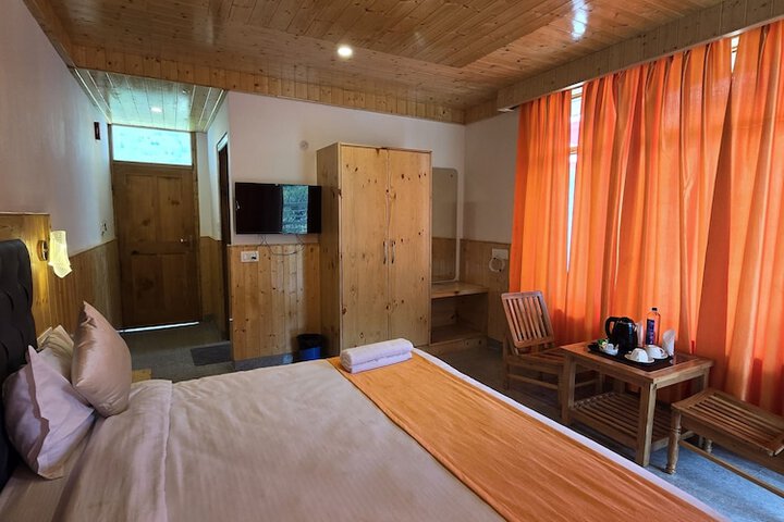 Room 4 of 110