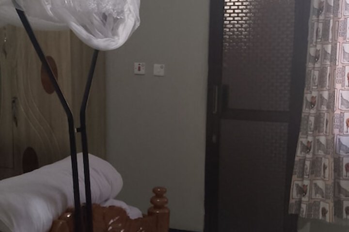Room 4 of 31