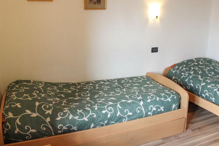 Room 5 of 19