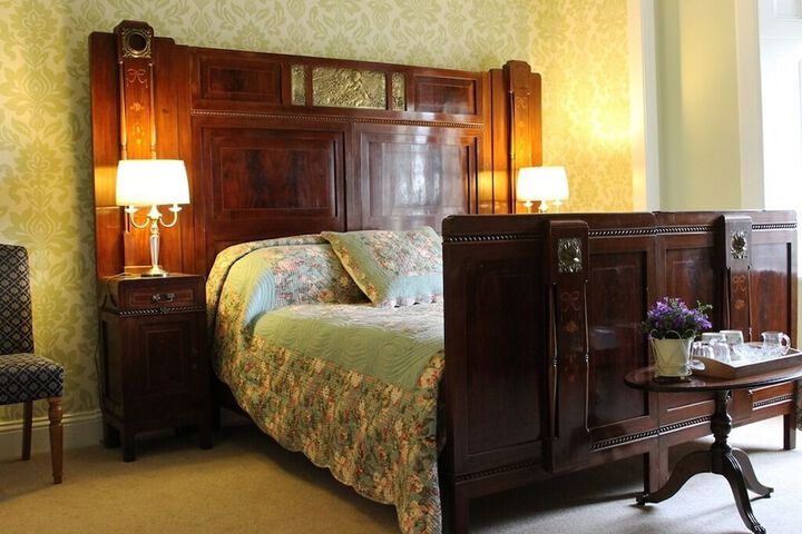 Room 2 of 32