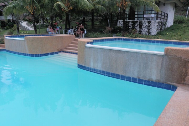 Pool 10 of 22