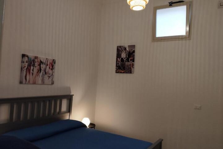 Room 5 of 9