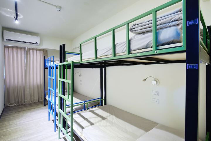 Room 18 of 76