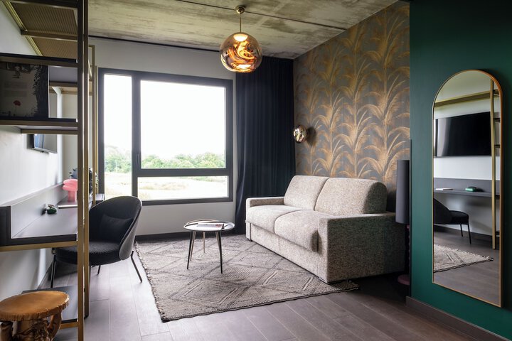 Room 16 of 62