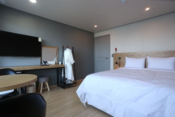Room 12 of 35