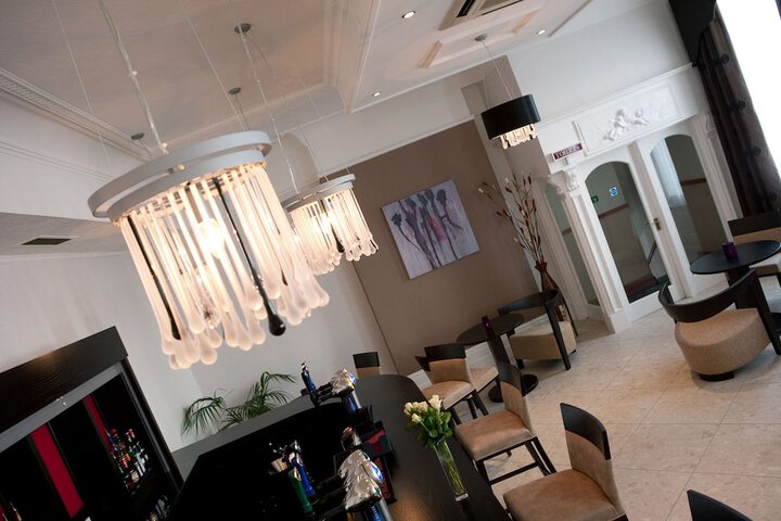 Lounge 90 of 109