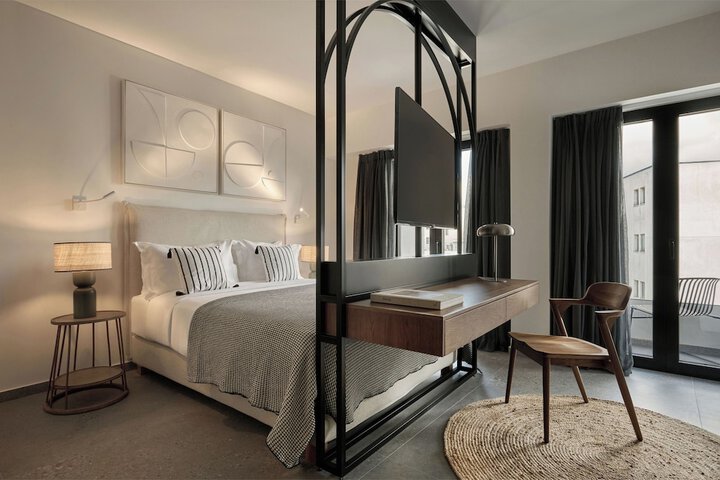 Room 9 of 72