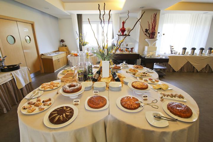 Dining 46 of 59