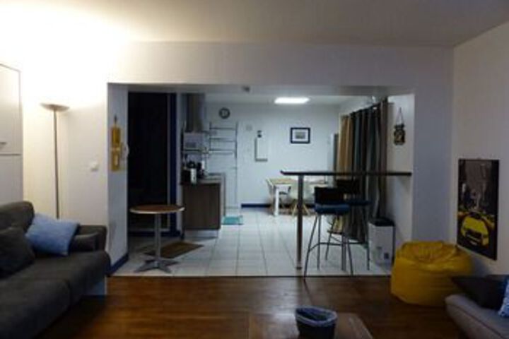 Lounge 14 of 24