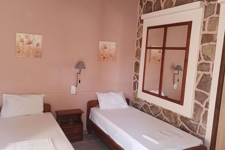 Room 35 of 102