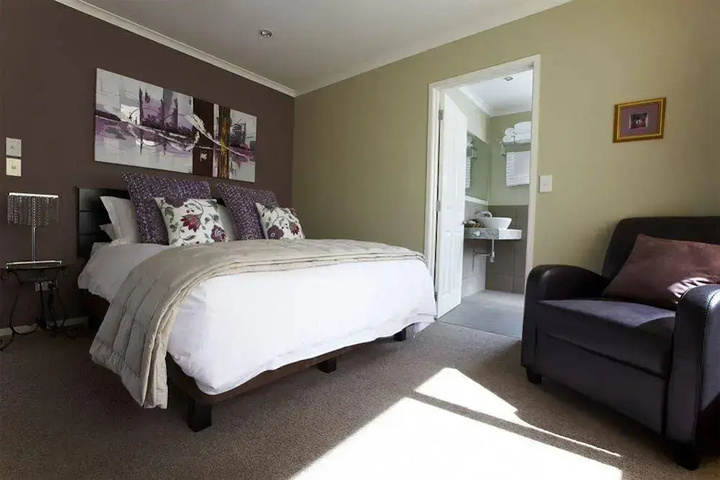 Room 4 of 15