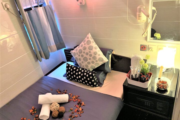 Room 21 of 32