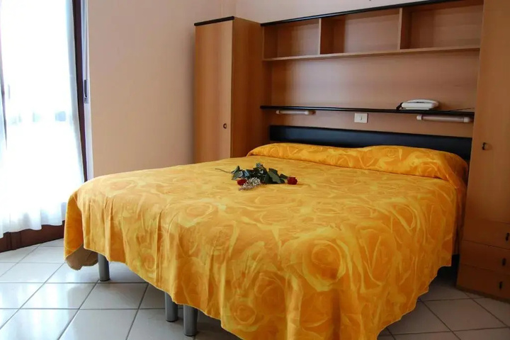 Room 3 of 7
