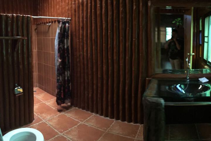 Room 25 of 37