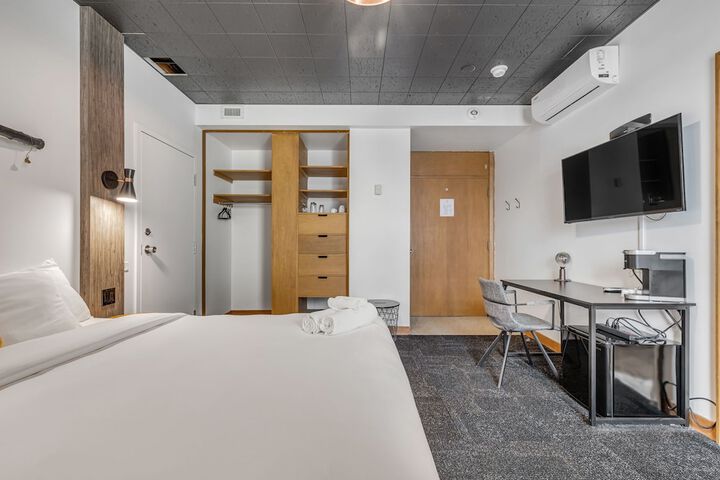 Room 51 of 147