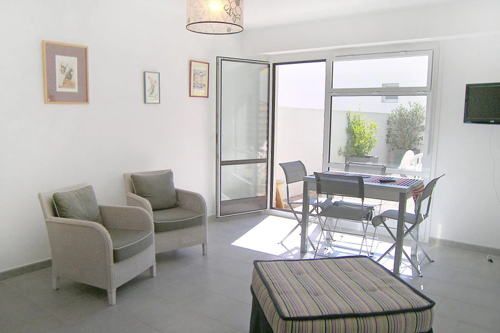 Terrace/Patio 3 of 8