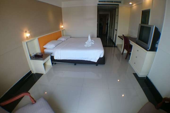 Room 18 of 73